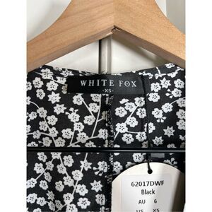 NWT White fox wrap dress floral black and white size xs women’s Q487